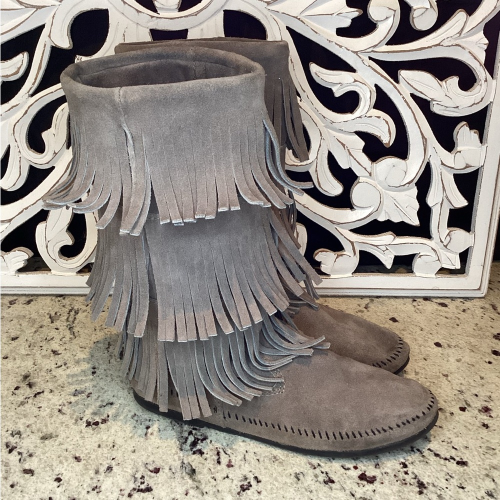 Minnetonka Fabulous Fringe Suede Leather Moccasin Boots Size 10 - Picture 3 of 12